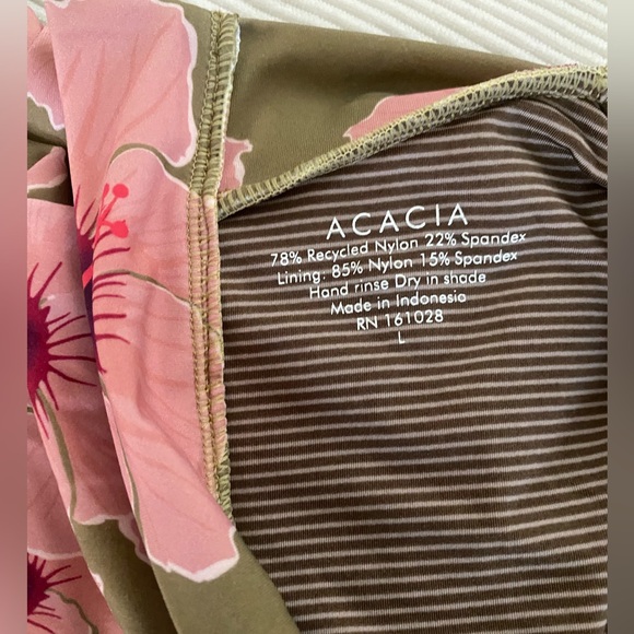 ACACIA EHUKAI - Picture 3 of 4